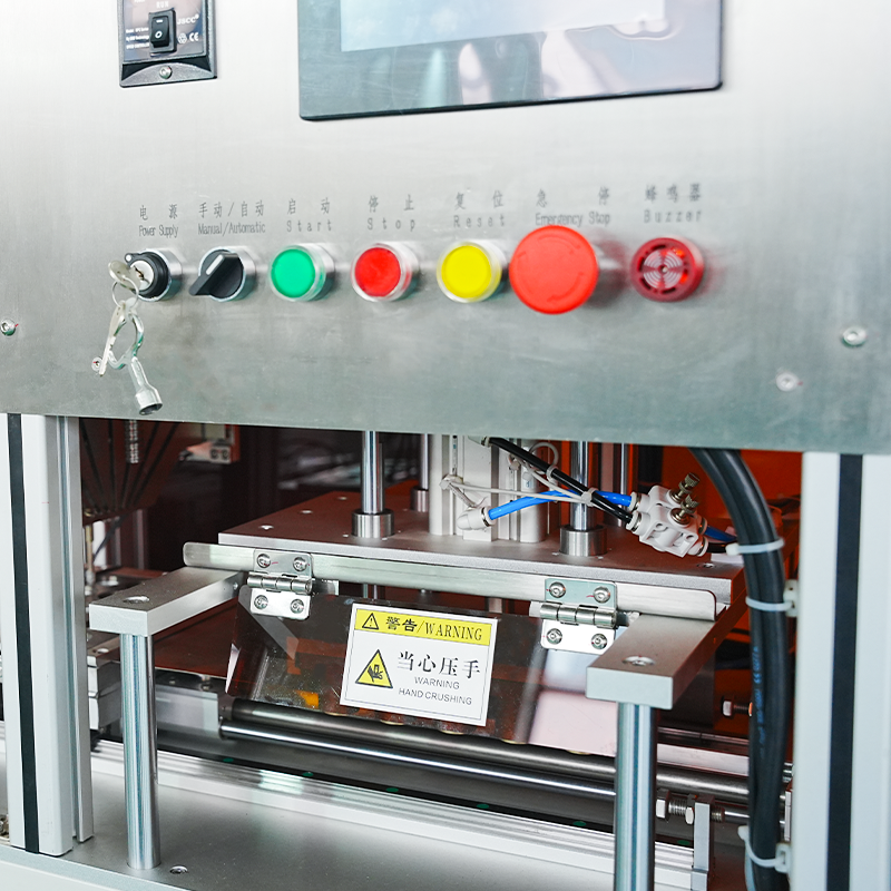 Vollautomatische Belade- und Zuführmaschine für kosmetische Aluminiumpfannen